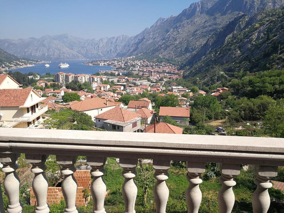City view, Mountain view, Sea view