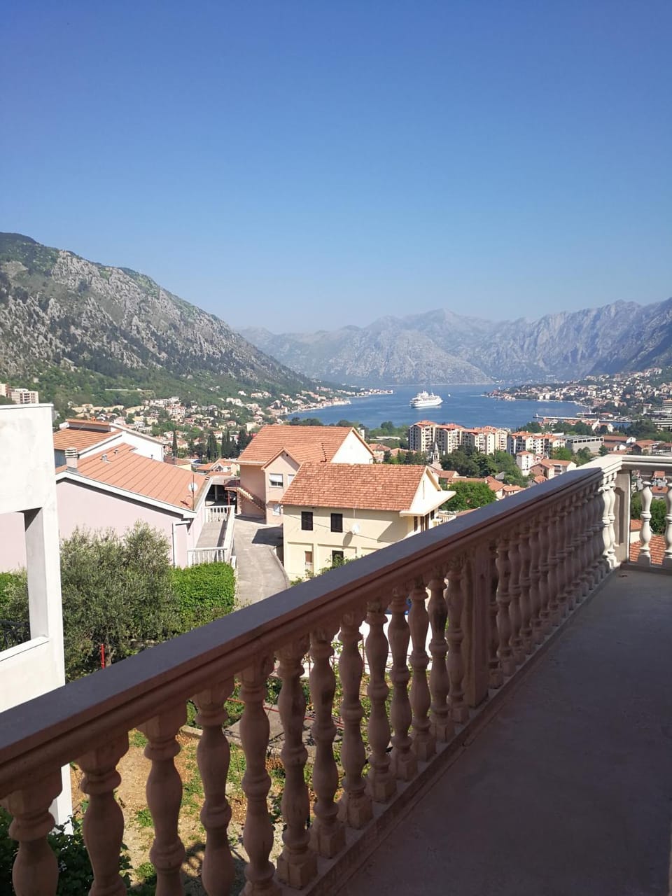 City view, Mountain view, Sea view