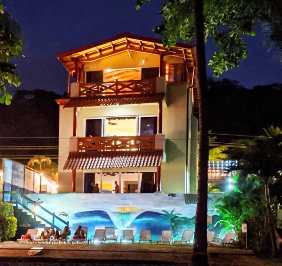 Property building, Balcony/Terrace, Beach