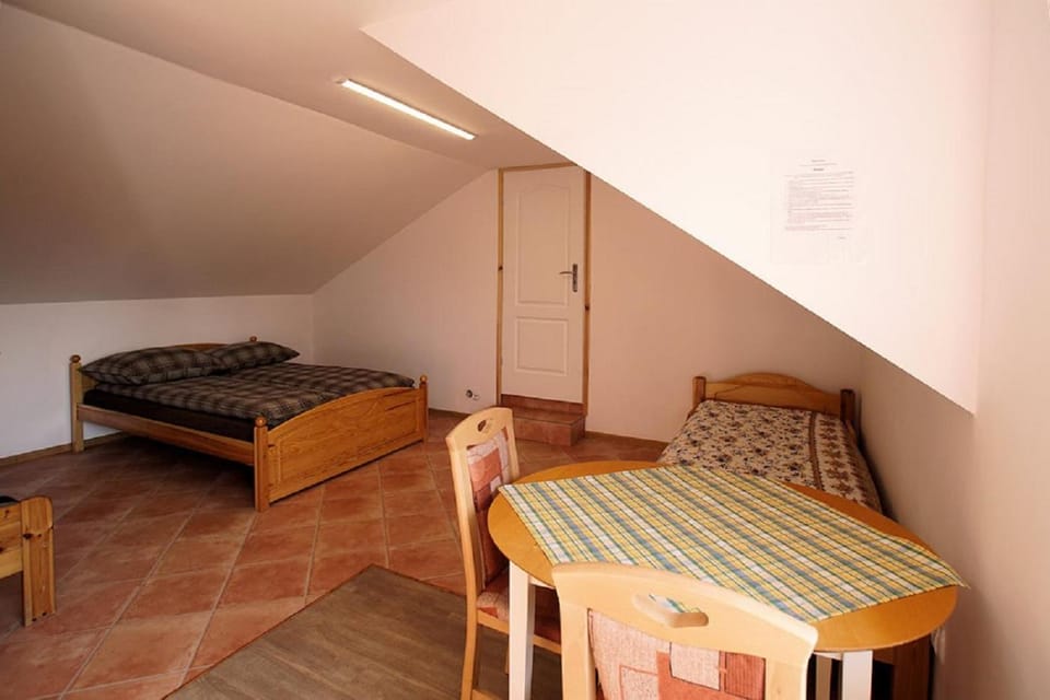 Bed, Photo of the whole room, Dining area, Bedroom