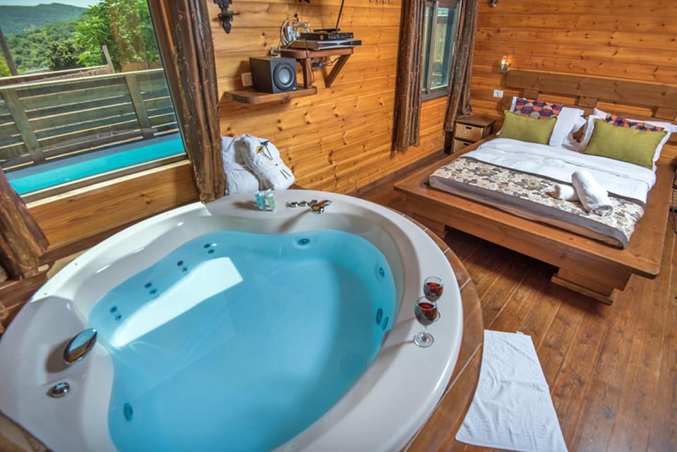 Bed, Hot Tub, Bedroom, Mountain view, Swimming pool
