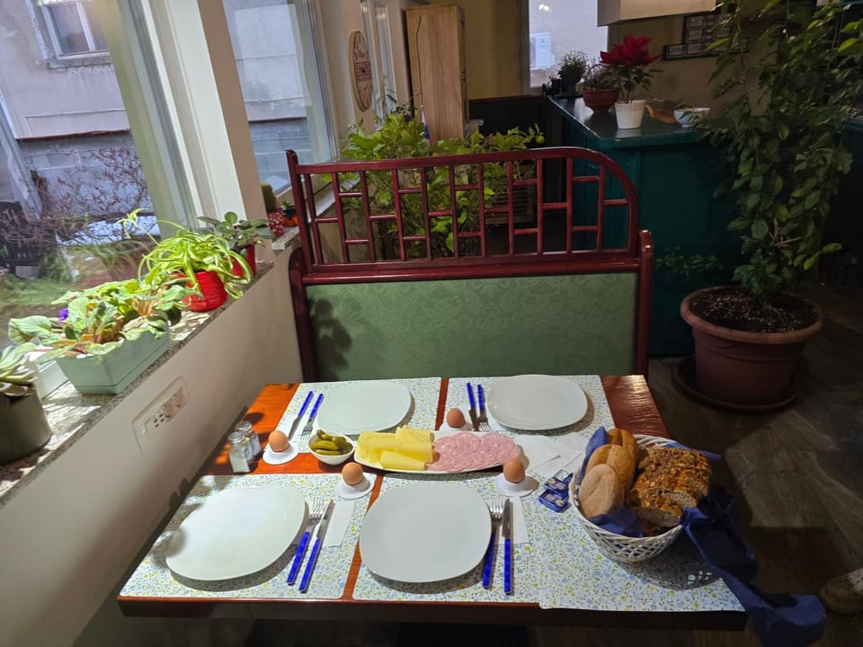 Food and drinks, Dining area