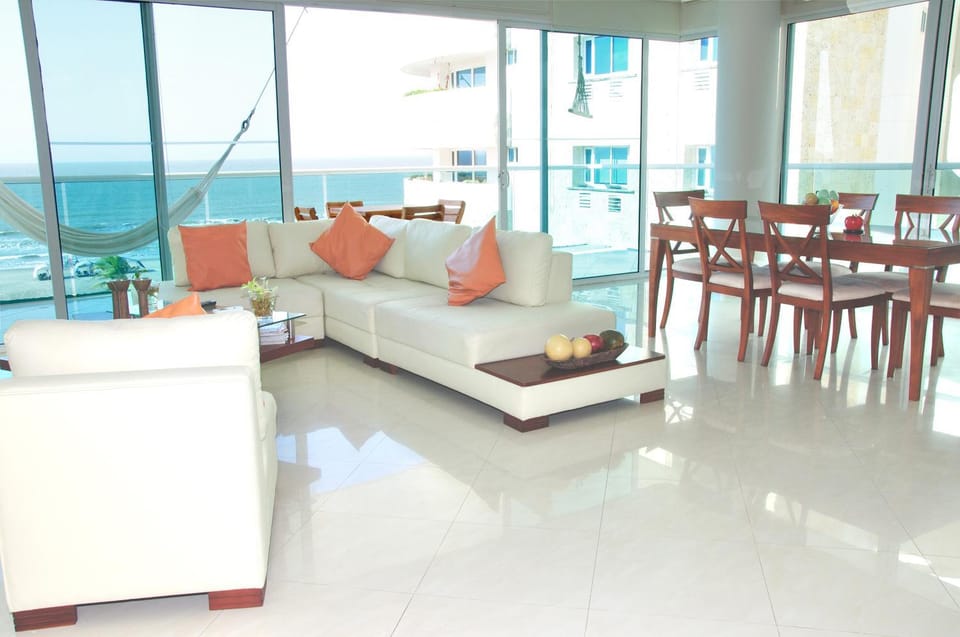 Day, Dining area