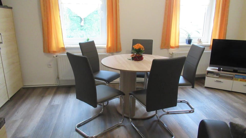 Seating area, Dining area