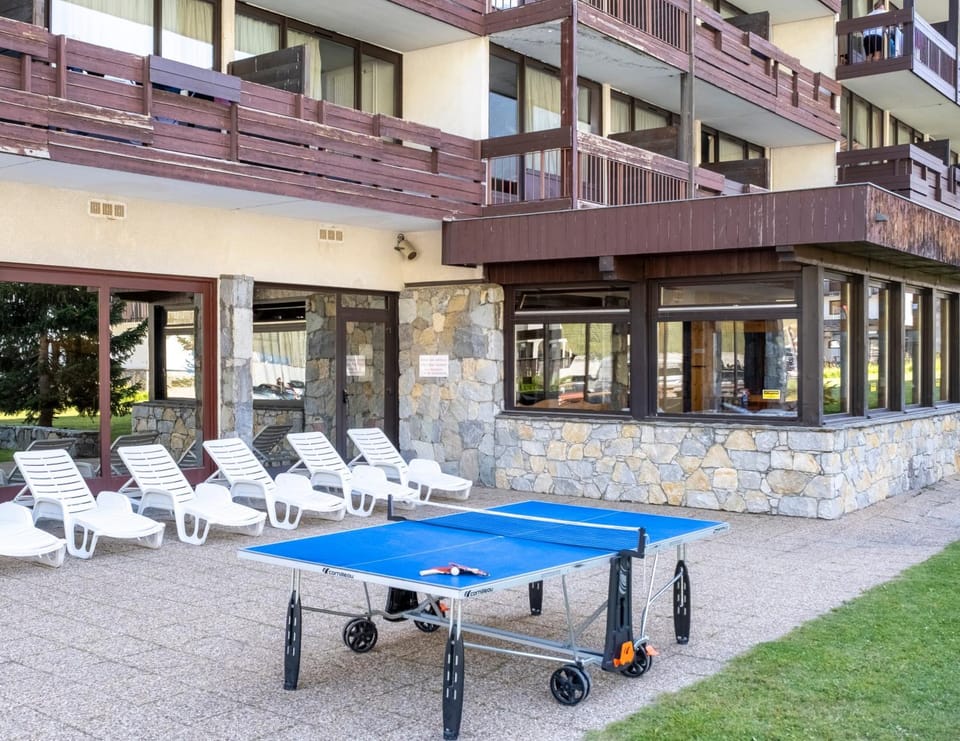 Property building, Patio, Communal lounge/ TV room, Day, Table tennis, Evening entertainment, Pool view, Swimming pool, sunbed