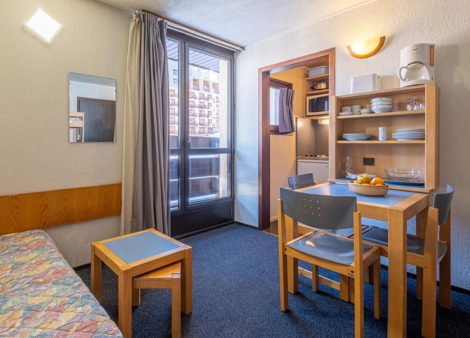 Bed, View (from property/room), Kitchen or kitchenette, Living room, Photo of the whole room, Seating area, Dining area, Bedroom, minibar