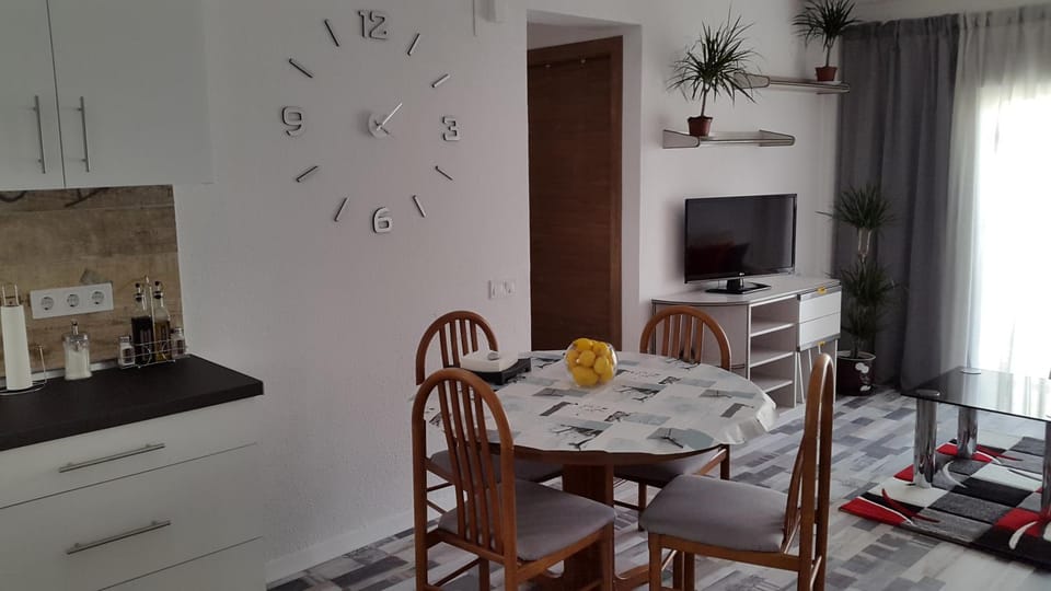 TV and multimedia, Dining area
