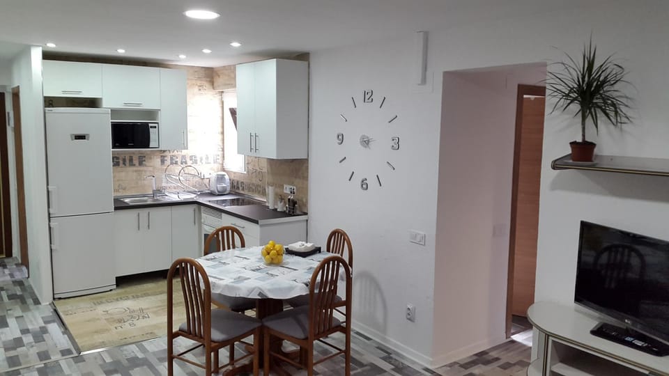 TV and multimedia, Kitchen or kitchenette, Dining area