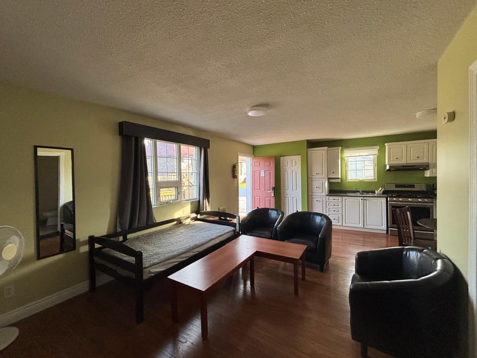 Kitchen or kitchenette, Living room