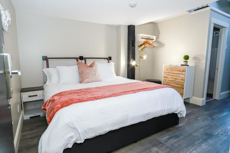 Bed, Photo of the whole room