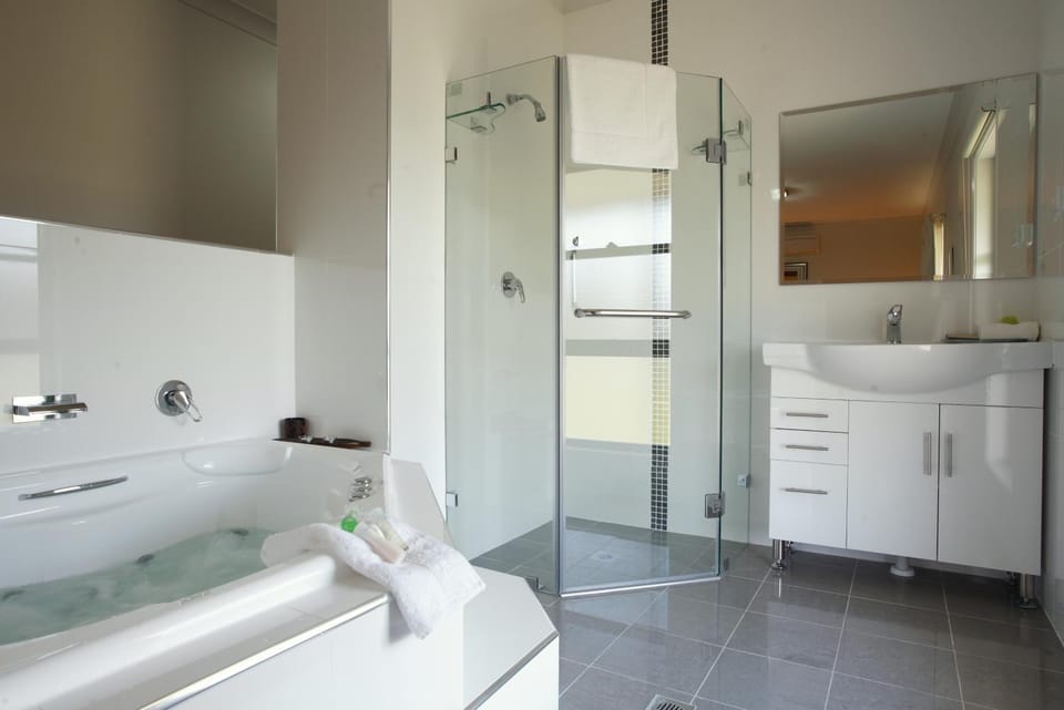 Shower, Bathroom, Spa and wellness centre/facilities