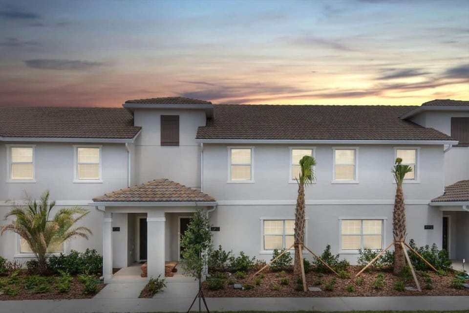 Four Bedrooms with Screen PoolStoreyLake 4910 House in Kissimmee
