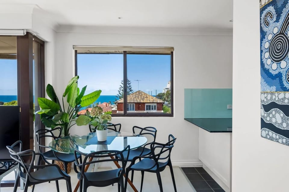 Dream View Steps from the Beach Apartment in Sydney