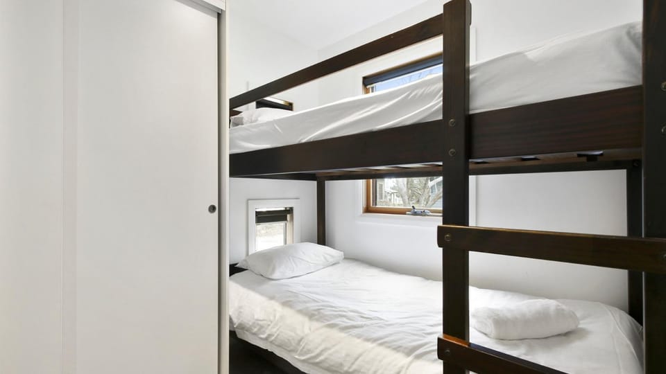 Bedroom, bunk bed
