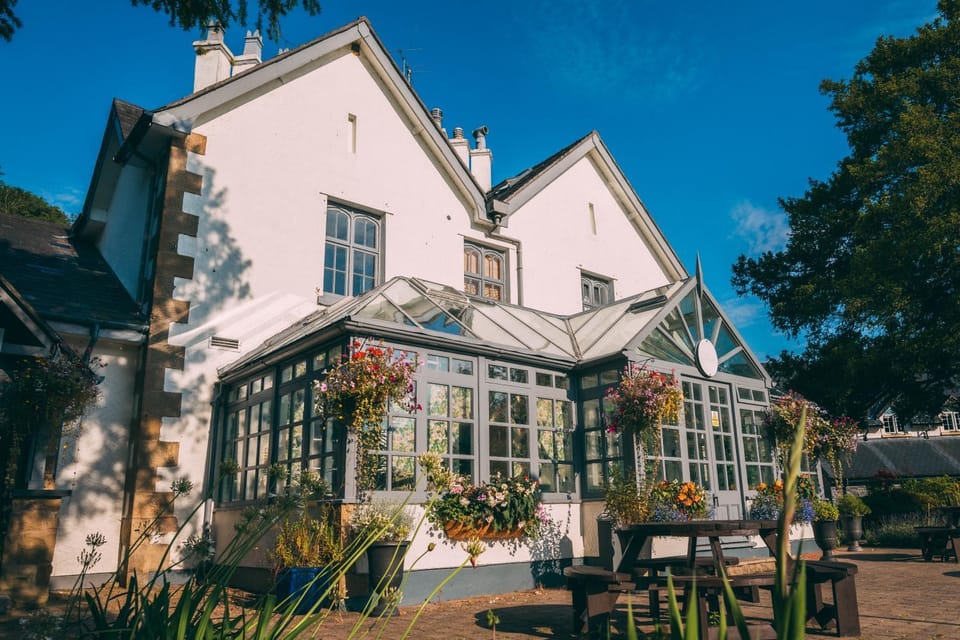 Property building, Day, Garden, Garden view