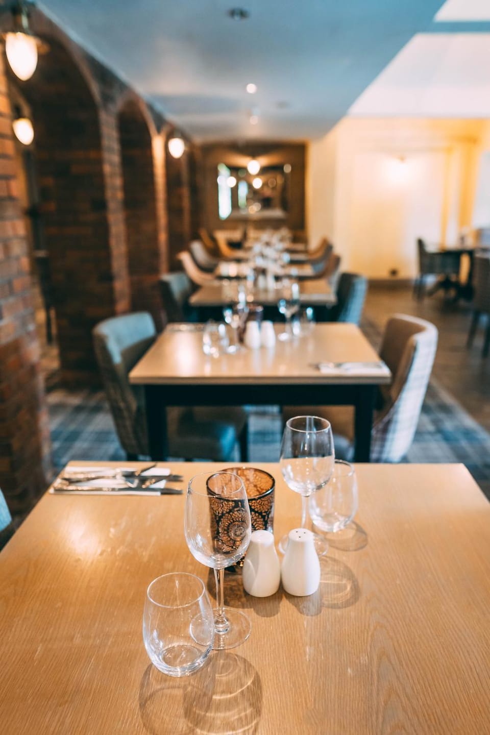 Restaurant/places to eat, Living room, Food and drinks, Banquet/Function facilities, Seating area, Food, Drinks, Alcoholic drinks