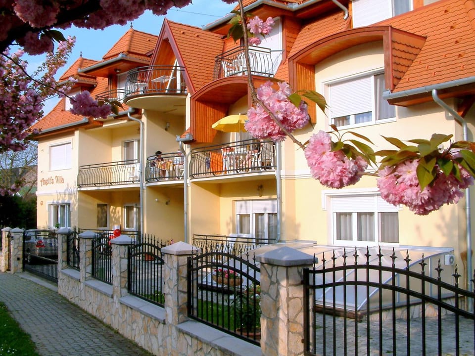 Property building, Facade/entrance