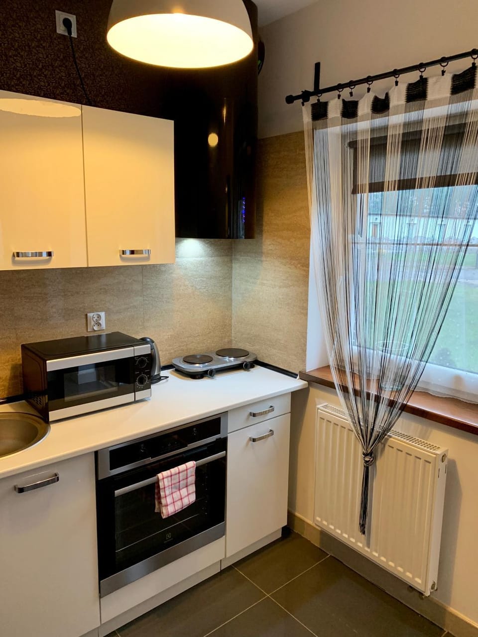 Kitchen or kitchenette, minibar, stove