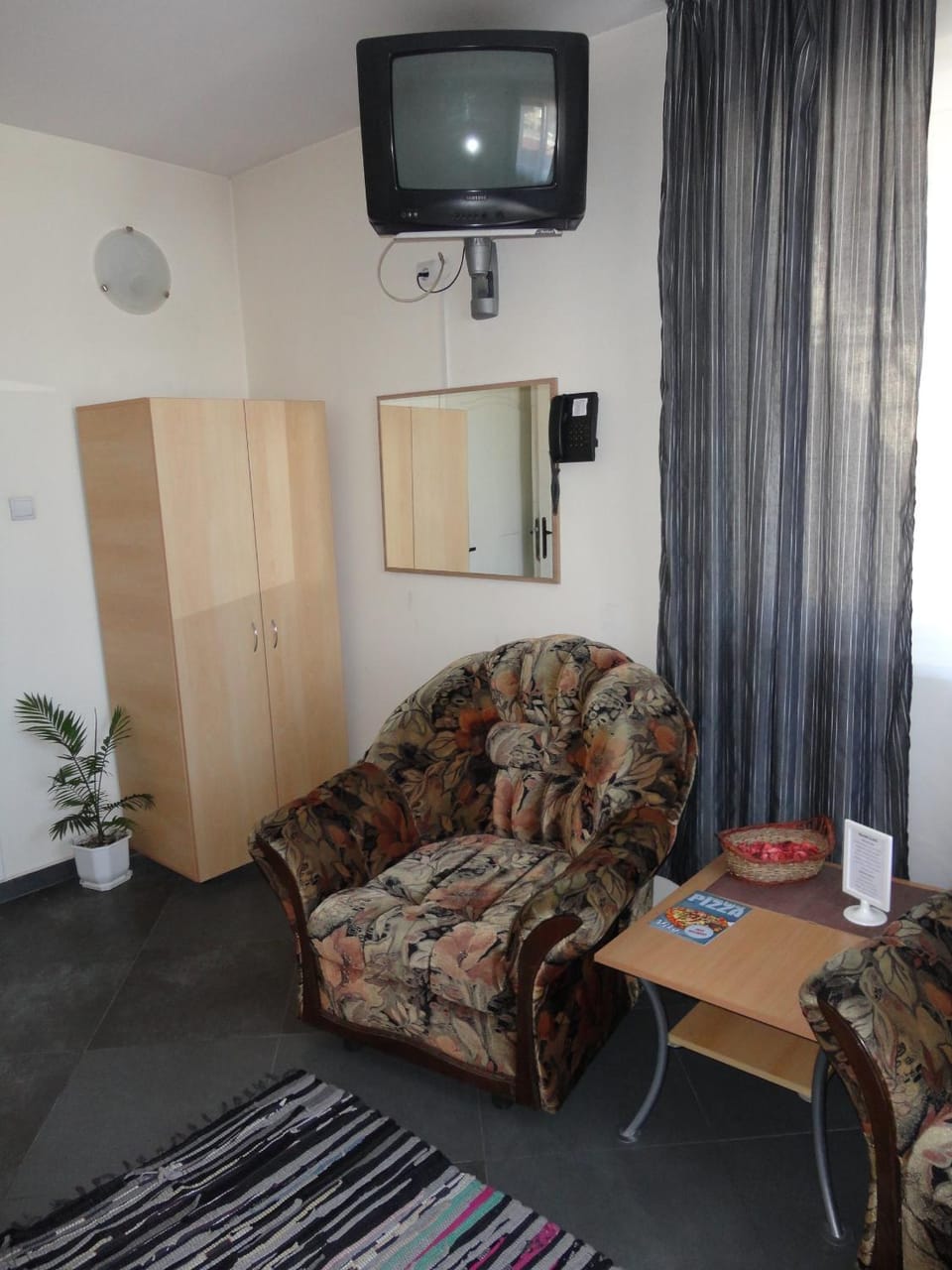 TV and multimedia, Seating area