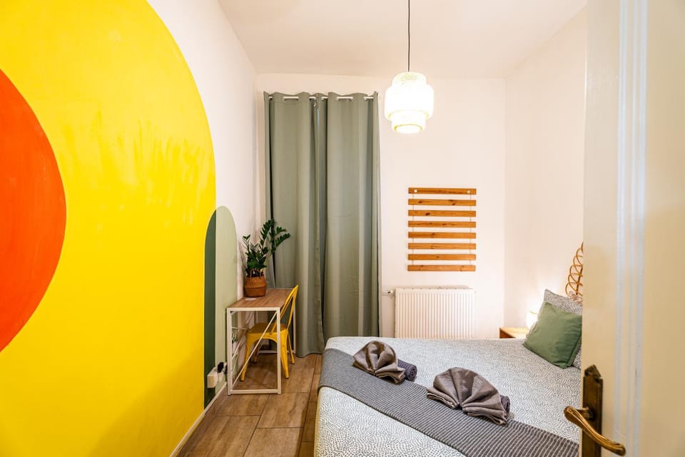 Bed, Photo of the whole room, Bedroom, towels