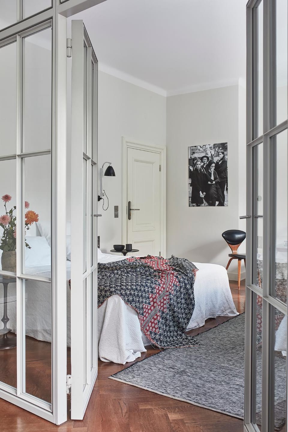Bed, Decorative detail, Bedroom, Garden view, Inner courtyard view