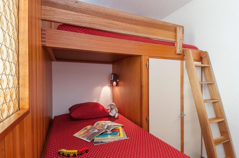 Bed, Photo of the whole room, Bedroom, bunk bed