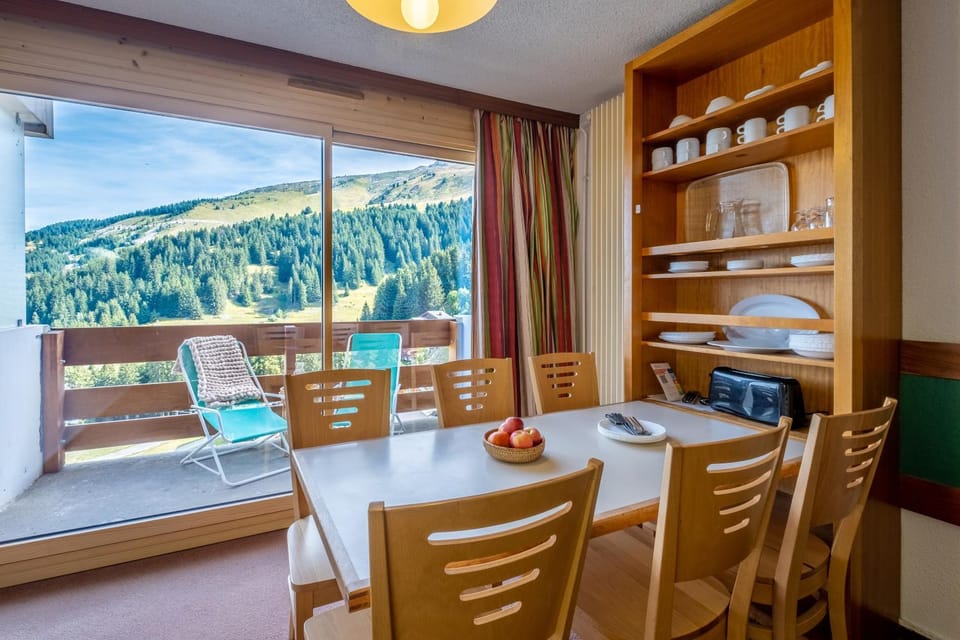Natural landscape, Kitchen or kitchenette, Dining area, Mountain view