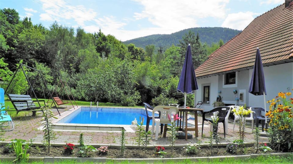 Swimming pool, Swimming pool