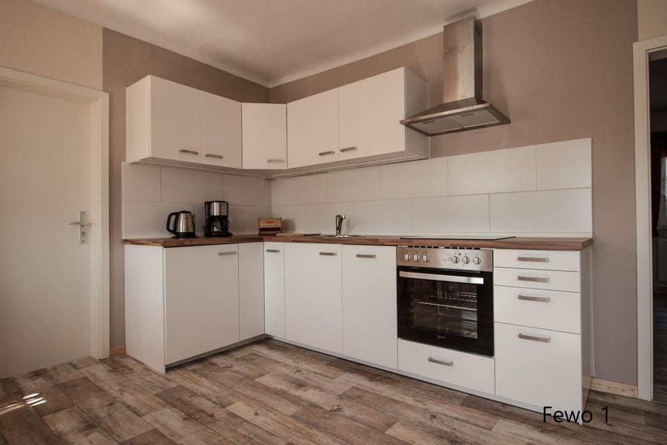 Kitchen or kitchenette, Photo of the whole room, Dining area