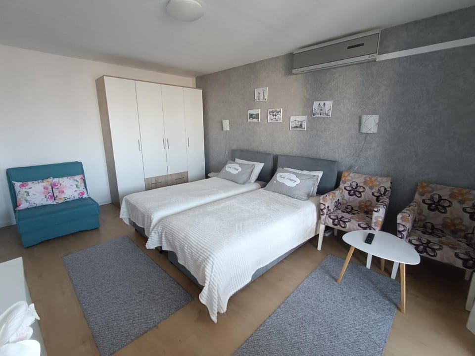 Bed, Photo of the whole room, Bedroom, wardrobe
