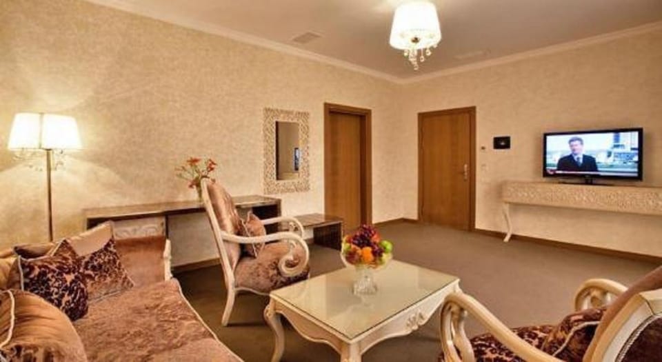 TV and multimedia, Living room, Seating area, Area and facilities