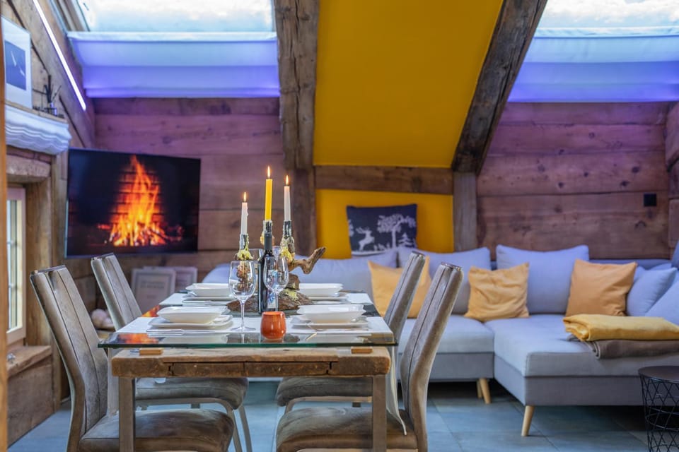 Living room, Dining area
