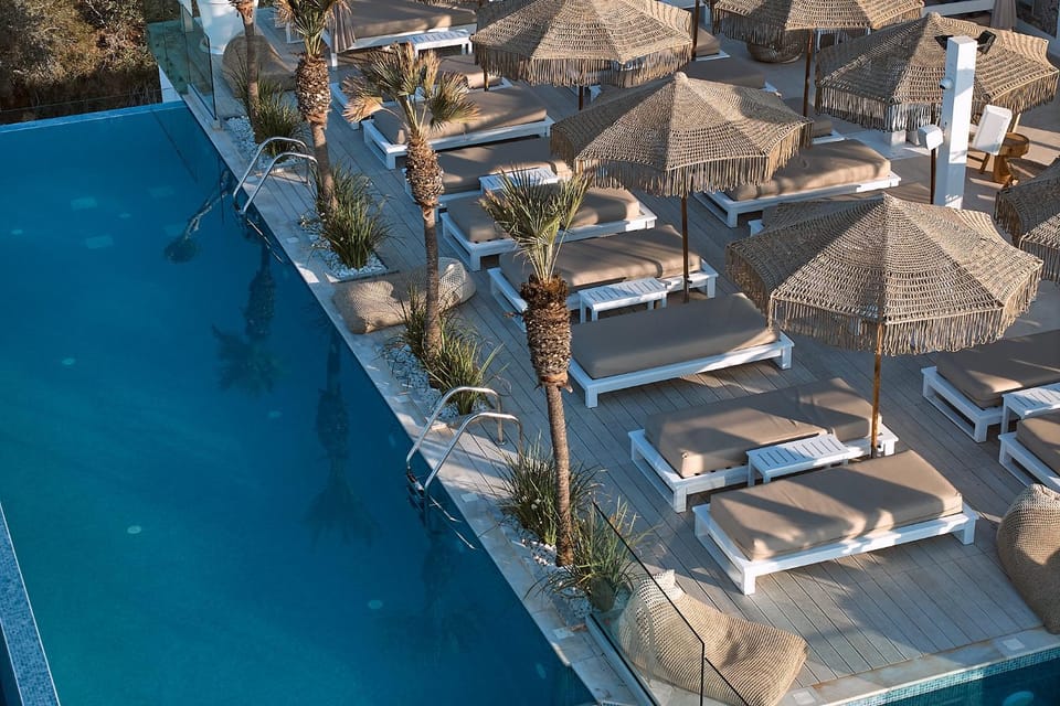 Property building, Pool view, Swimming pool, sunbed