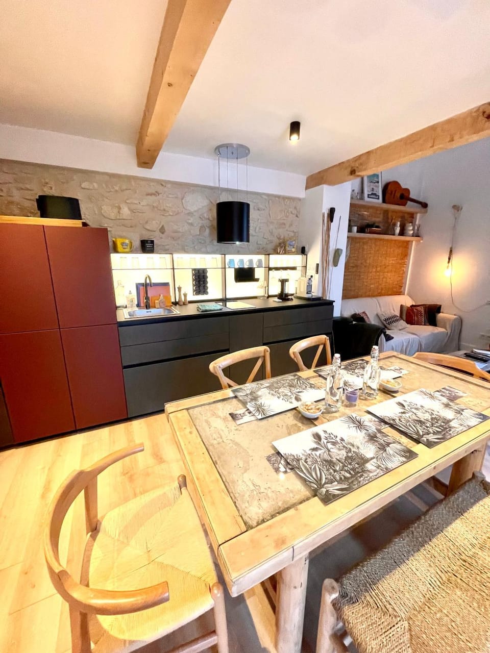 Kitchen or kitchenette, Food and drinks, Seating area, Dining area, Food, minibar, pet friendly, stove