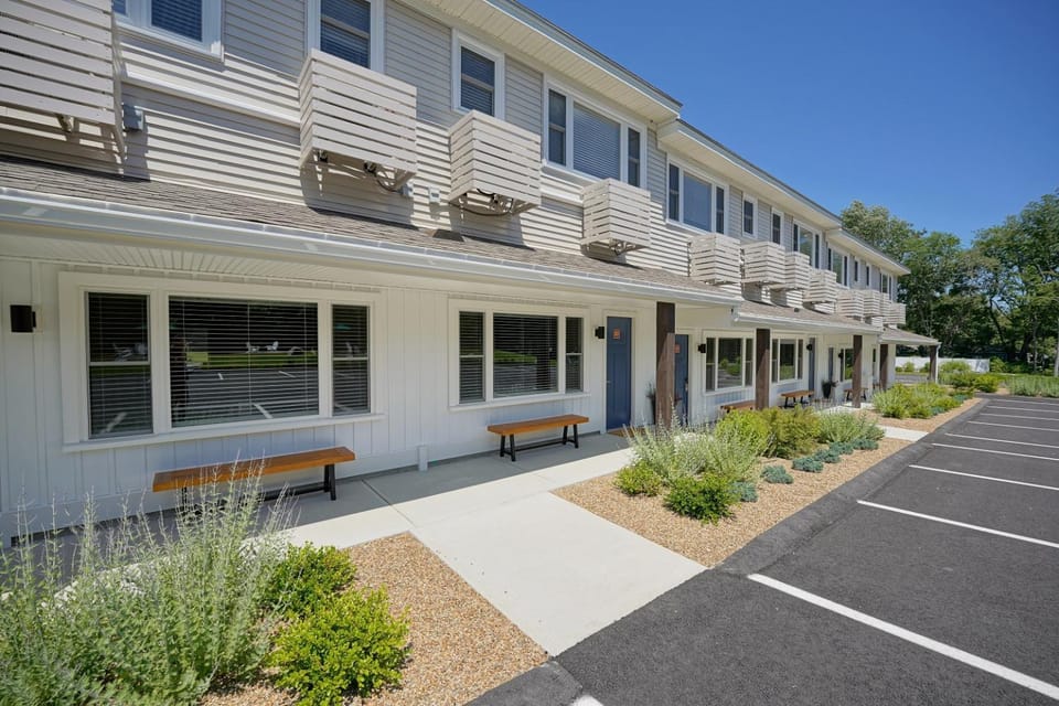 Property building, Day