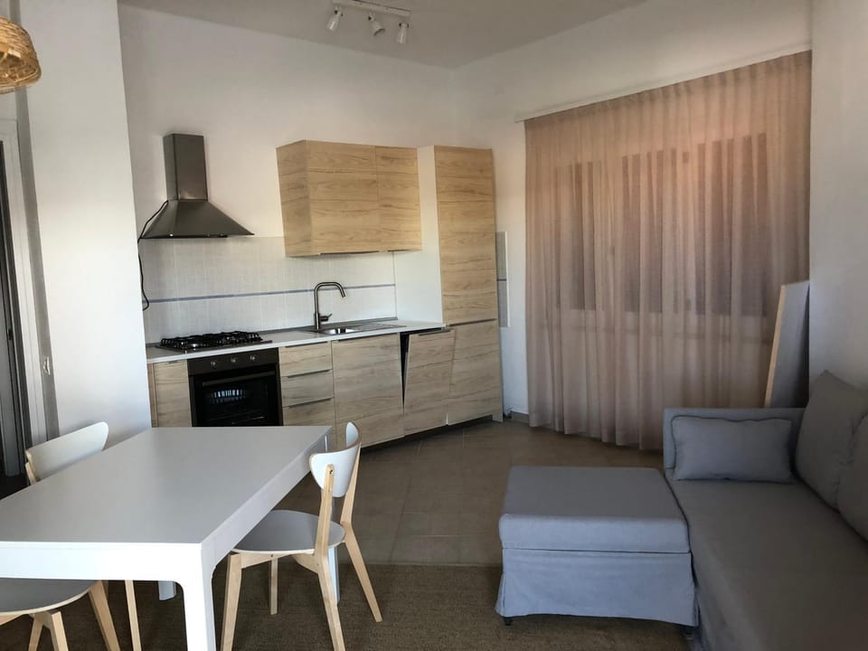 Kitchen or kitchenette, Living room, Seating area, Dining area, minibar, stove