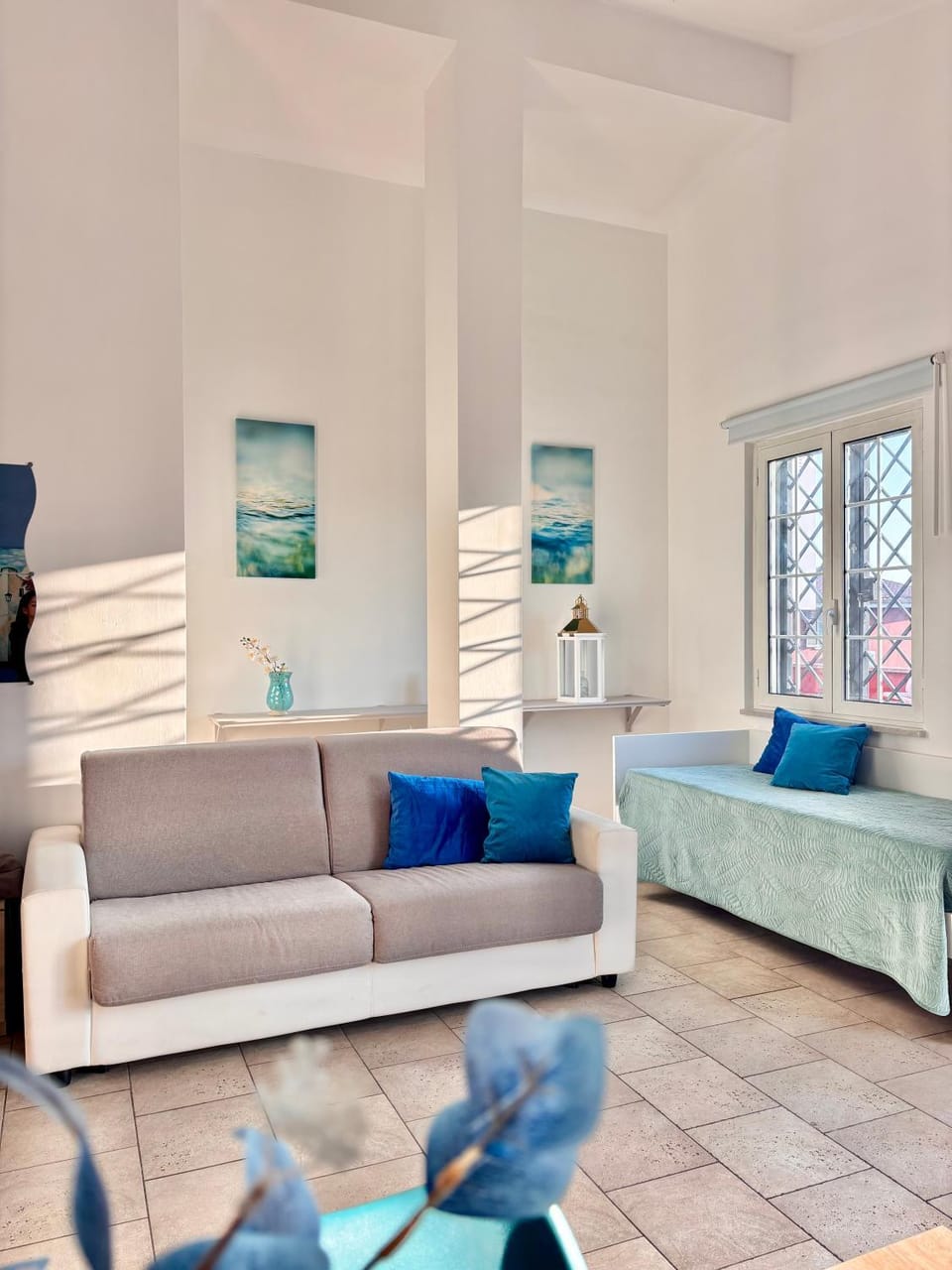 Bed, Living room
