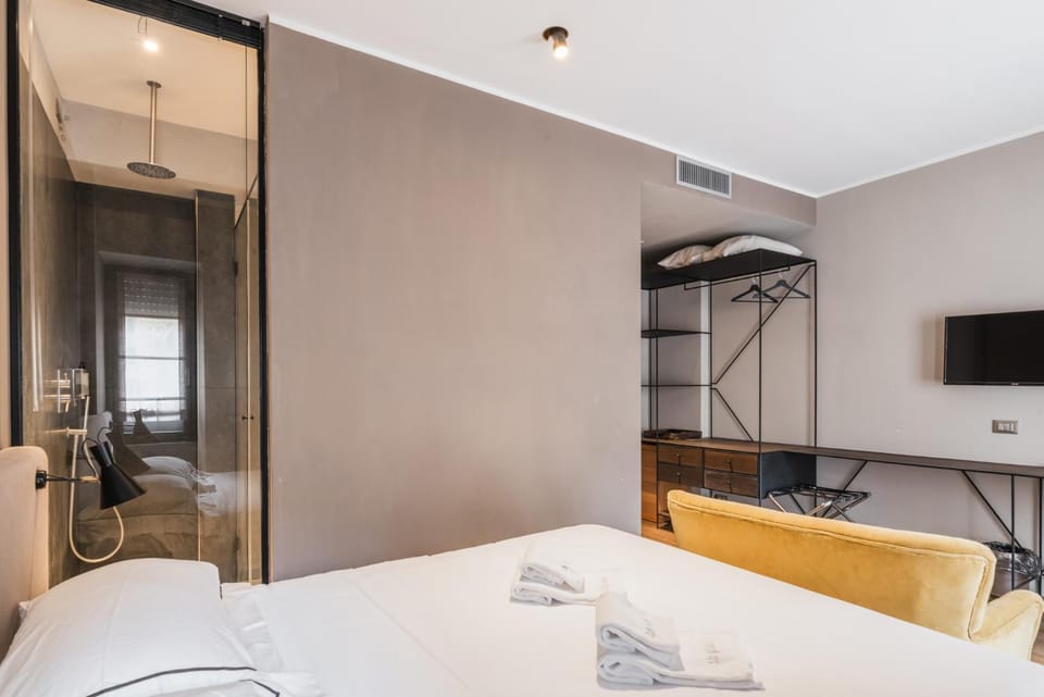 Bed, Photo of the whole room, Bedroom, towels