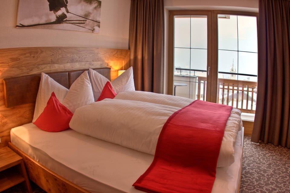 Bed, Living room