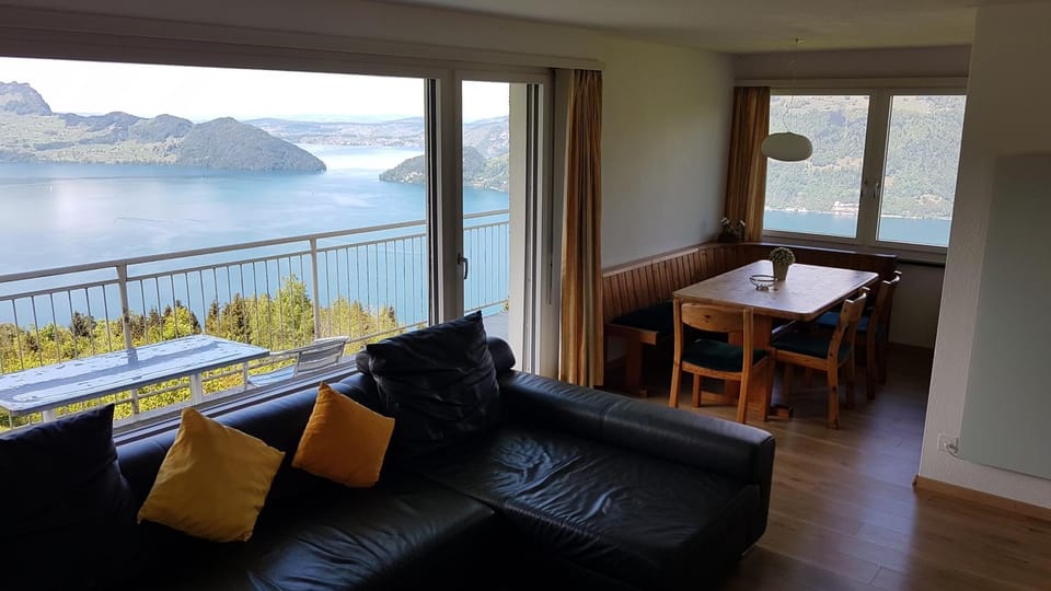 Balcony/Terrace, Living room, Seating area, Dining area, Lake view, Mountain view