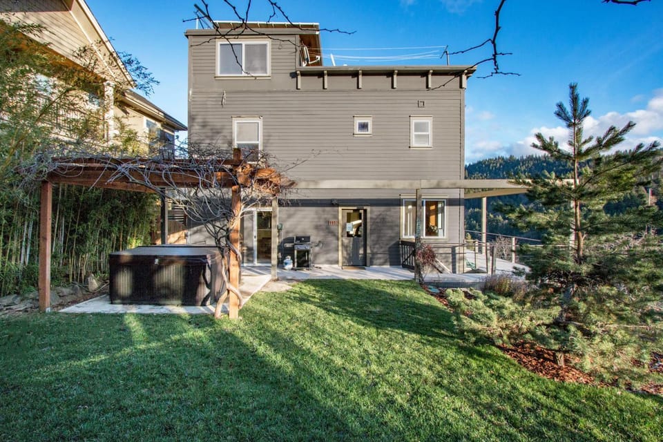 Hazel House 30 day minimum House in Hood River