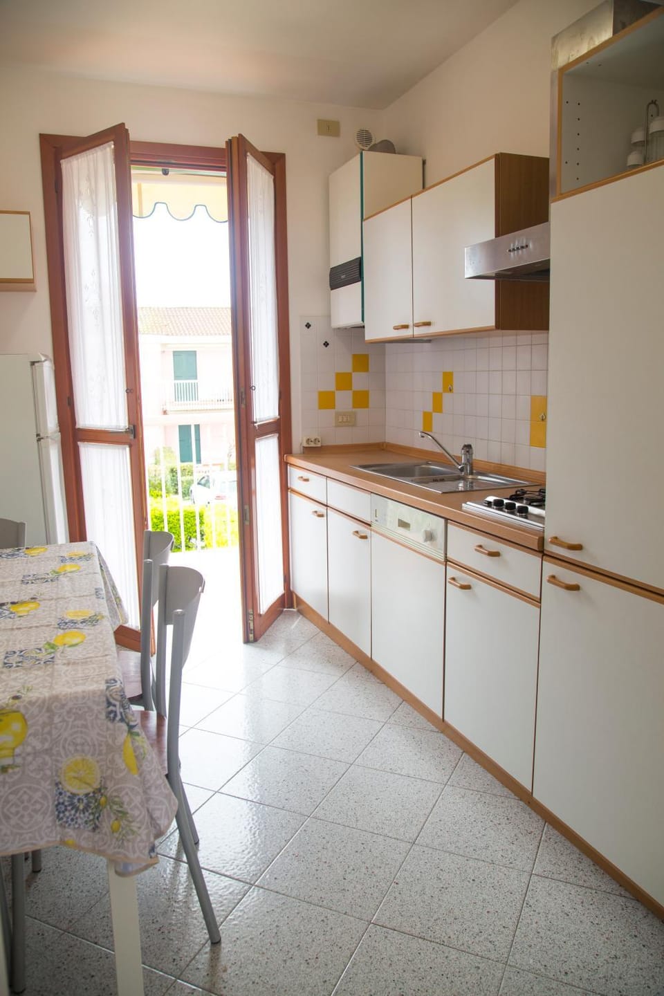 Kitchen or kitchenette, dishwasher, minibar