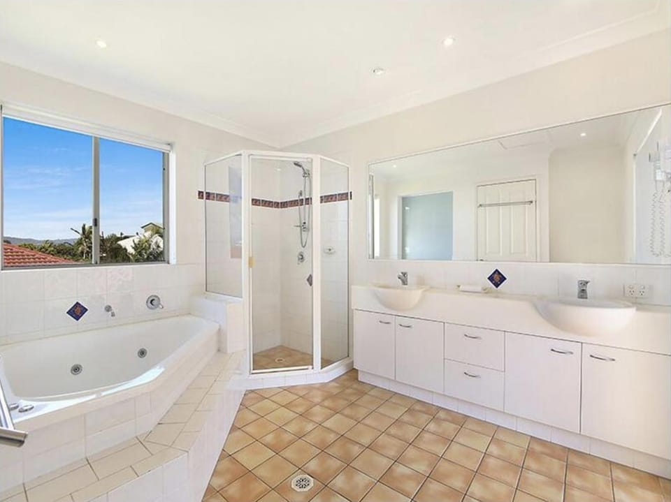 Shower, Hot Tub, Bathroom, Bath