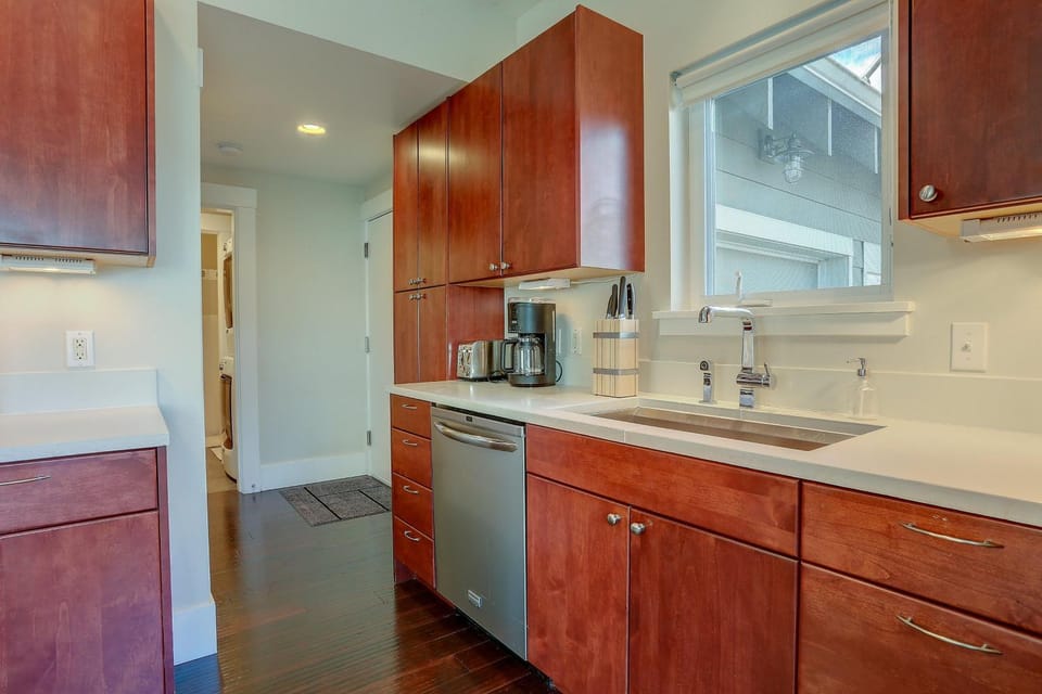 Surf's Up 30 Day Minimum House in Hood River