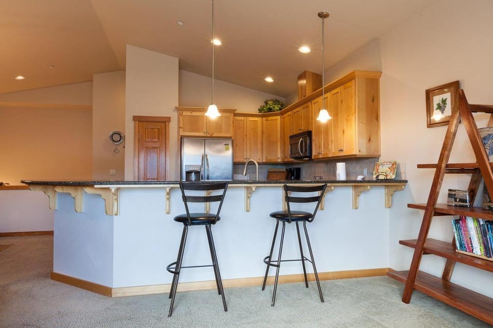 River Scene 30 Night Minimum House in White Salmon