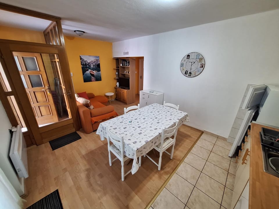 TV and multimedia, Kitchen or kitchenette, Living room