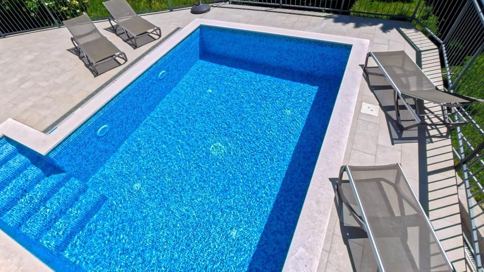 Day, Pool view, Swimming pool, sunbed