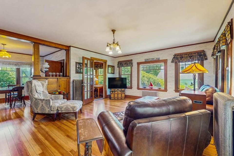 Riverbank Manor House in Ogunquit