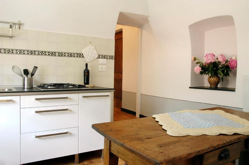 La Casa dei Nonni Castelbianco Bed and Breakfast in Liguria