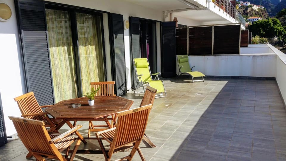 Patio, Facade/entrance, Balcony/Terrace